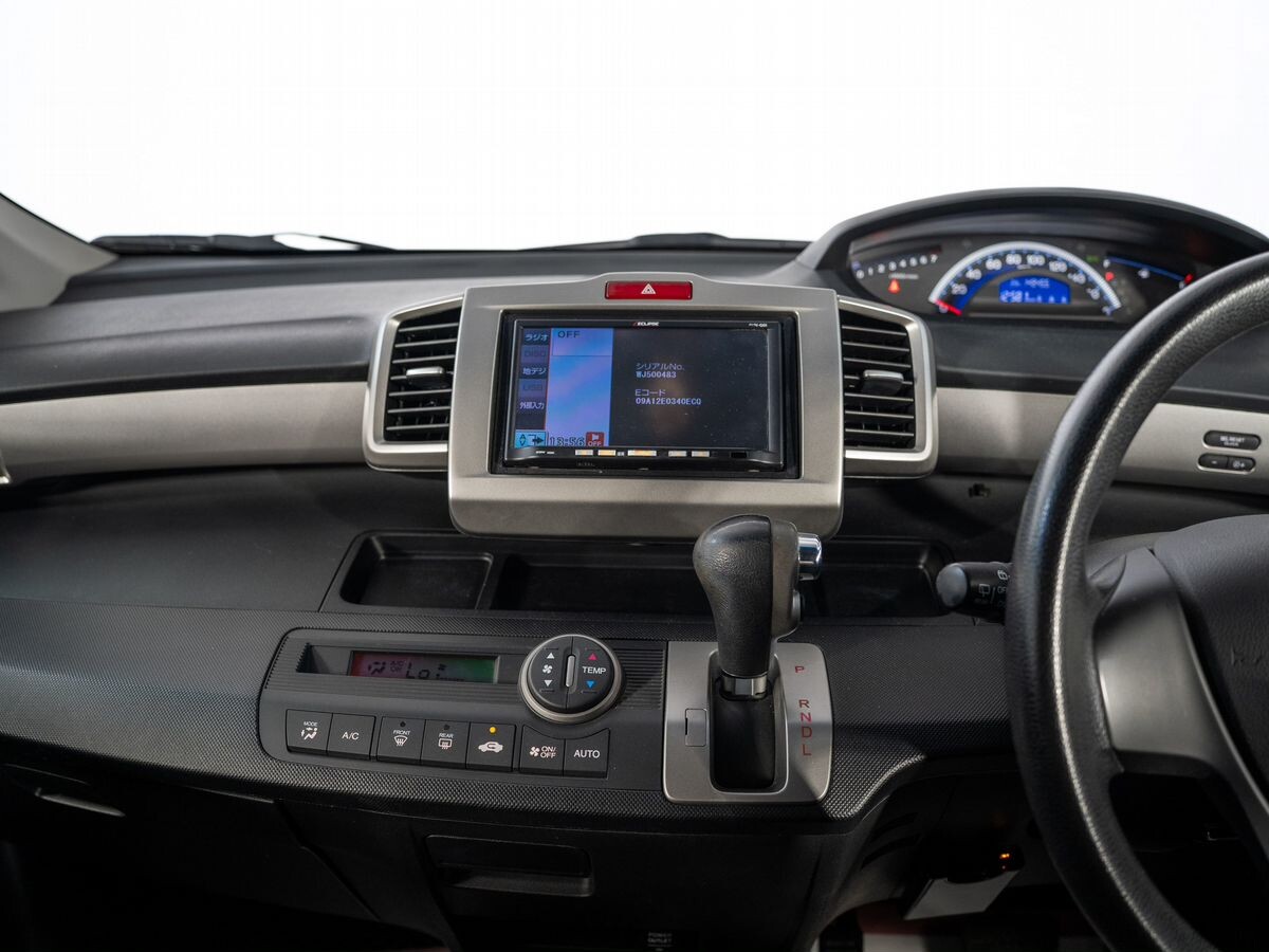 Honda Freed 2012 - фото автомобиля