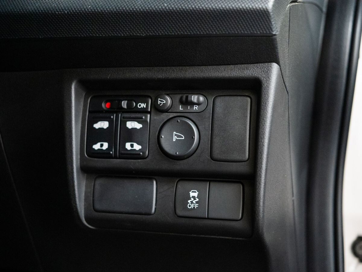 Honda Freed 2012 - фото автомобиля