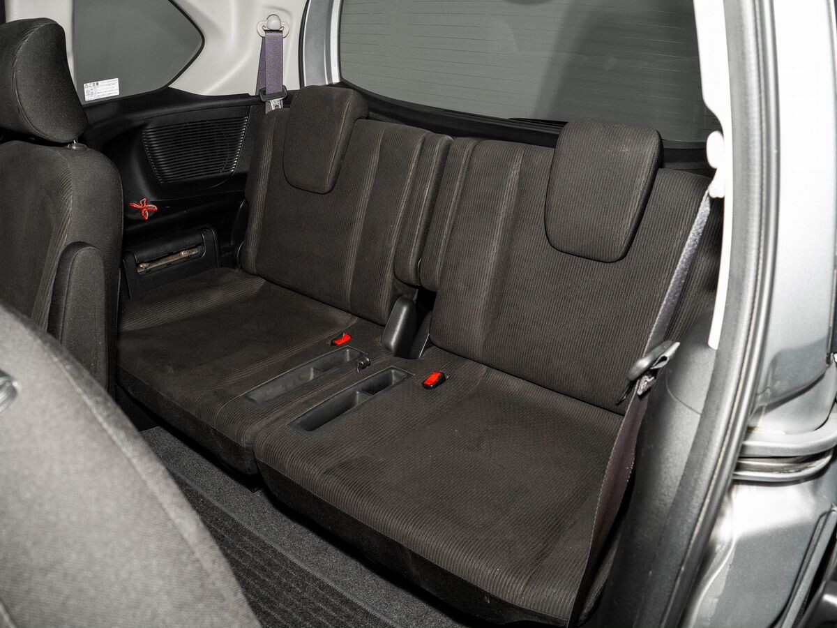 Honda Freed 2012 - фото автомобиля