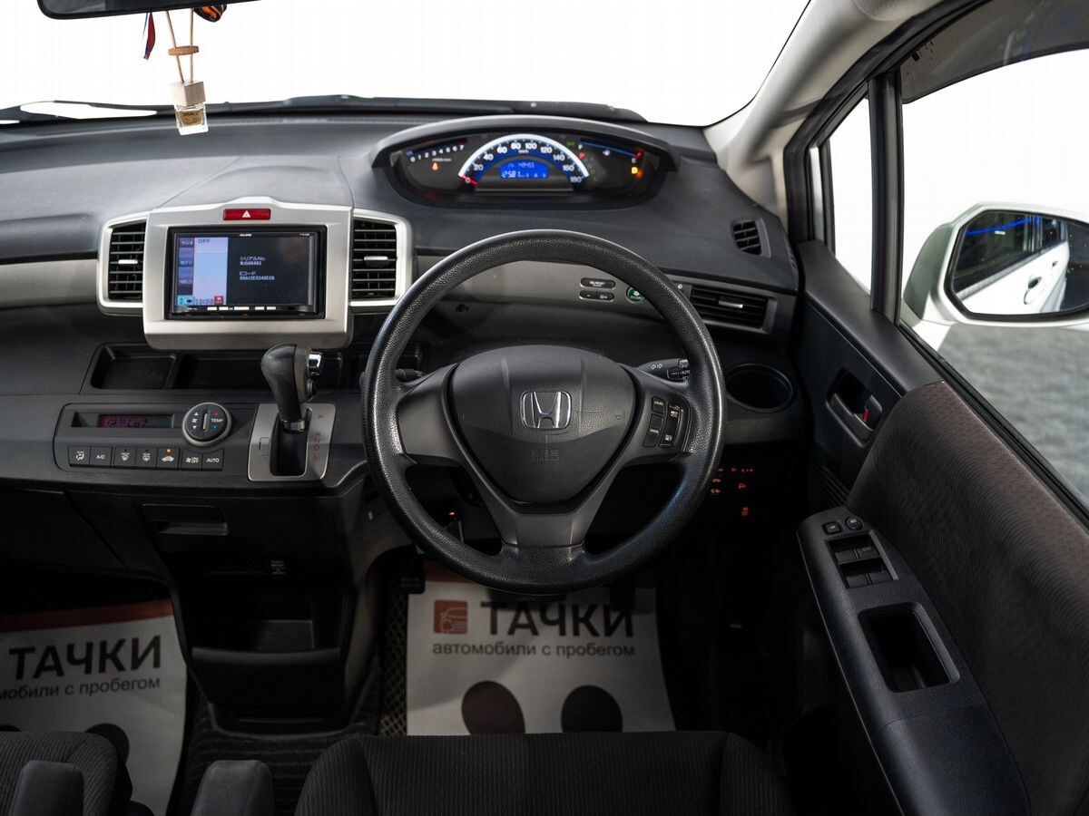 Honda Freed 2012 - фото автомобиля