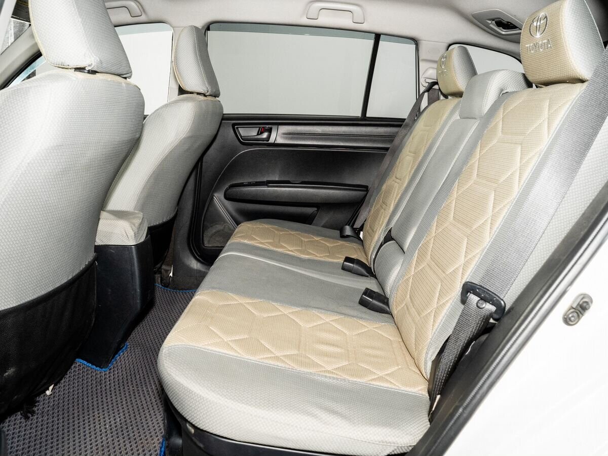 Toyota Corolla 2016 - фото автомобиля