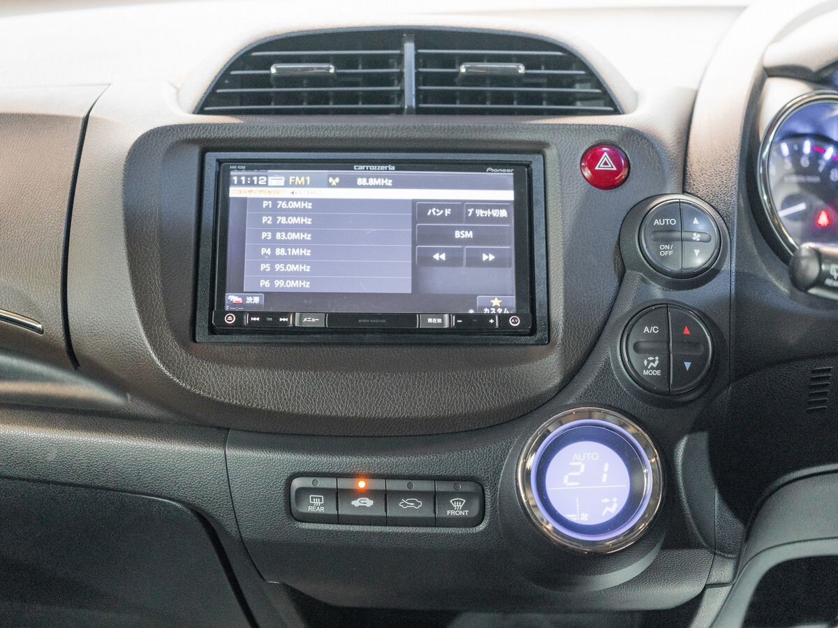 Honda Fit Shuttle 2012 - фото автомобиля