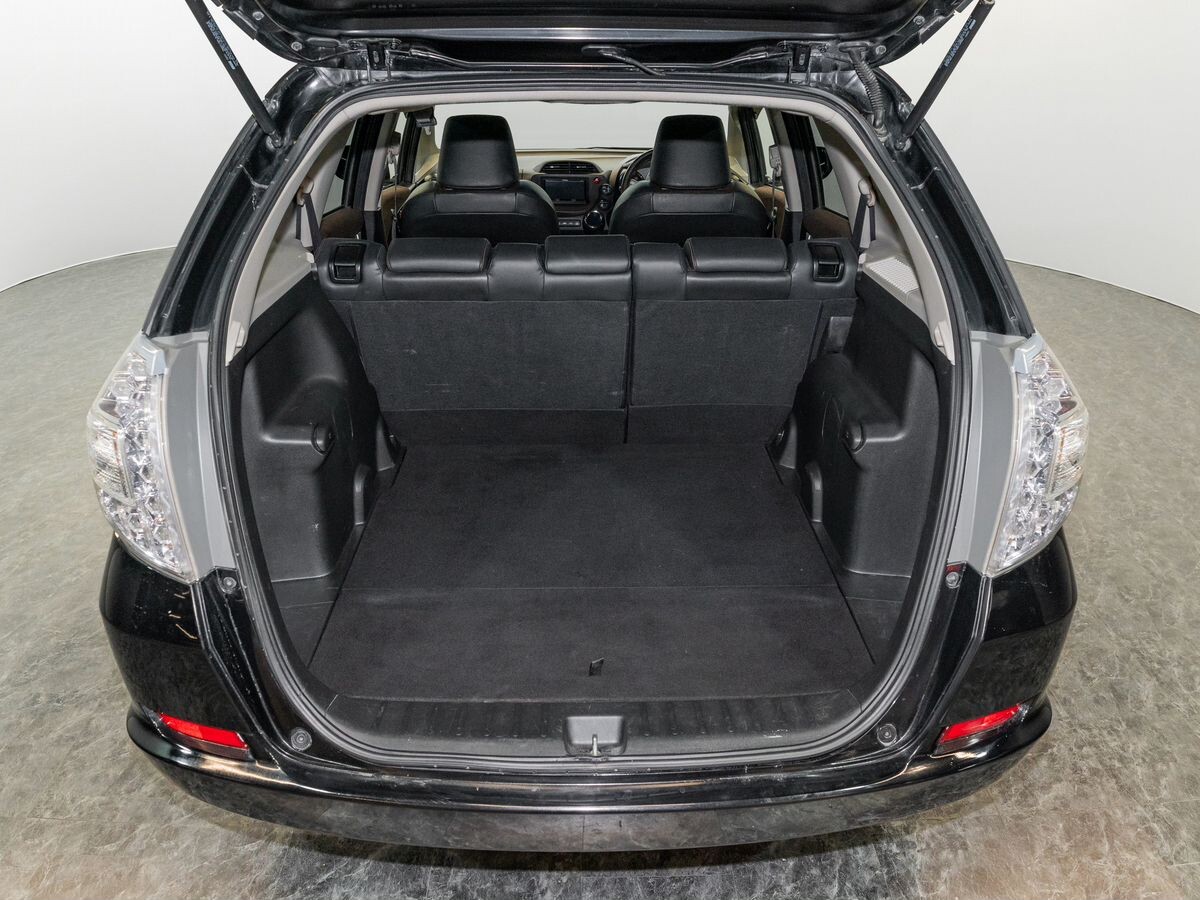 Honda Fit Shuttle 2012 - фото автомобиля