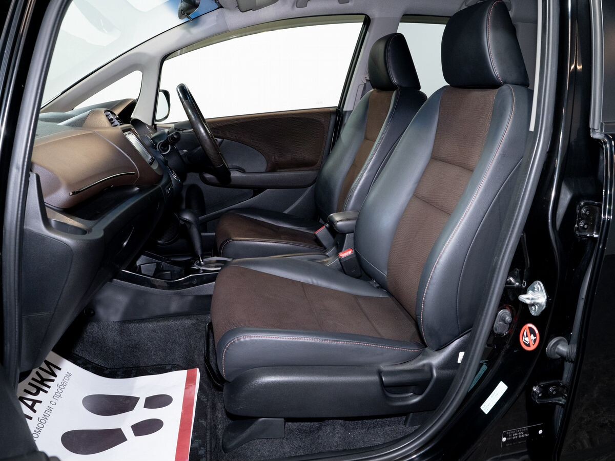 Honda Fit Shuttle 2012 - фото автомобиля