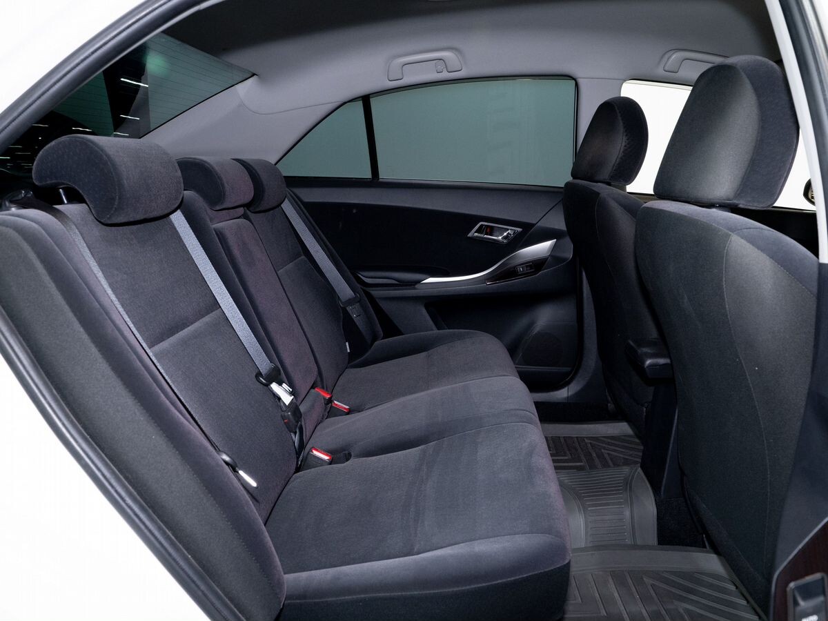 Toyota Premio 2019 - фото автомобиля