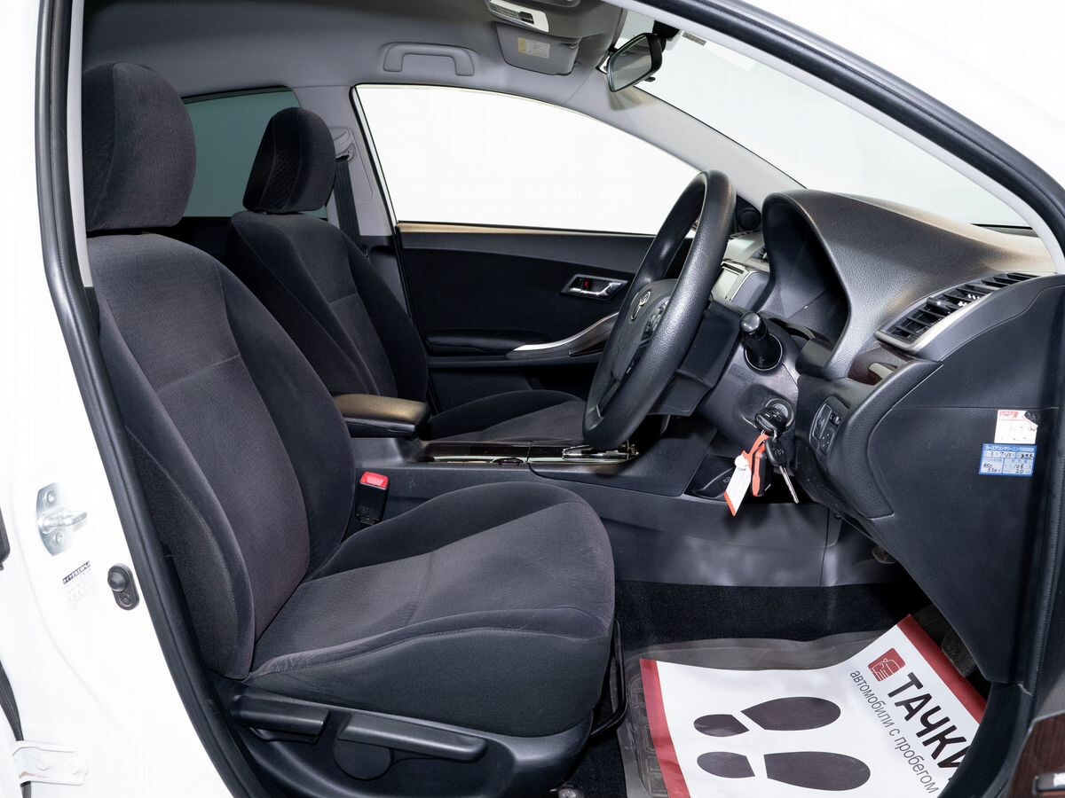 Toyota Premio 2019 - фото автомобиля