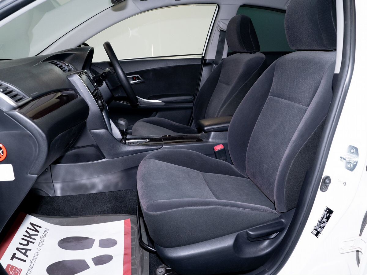 Toyota Premio 2019 - фото автомобиля