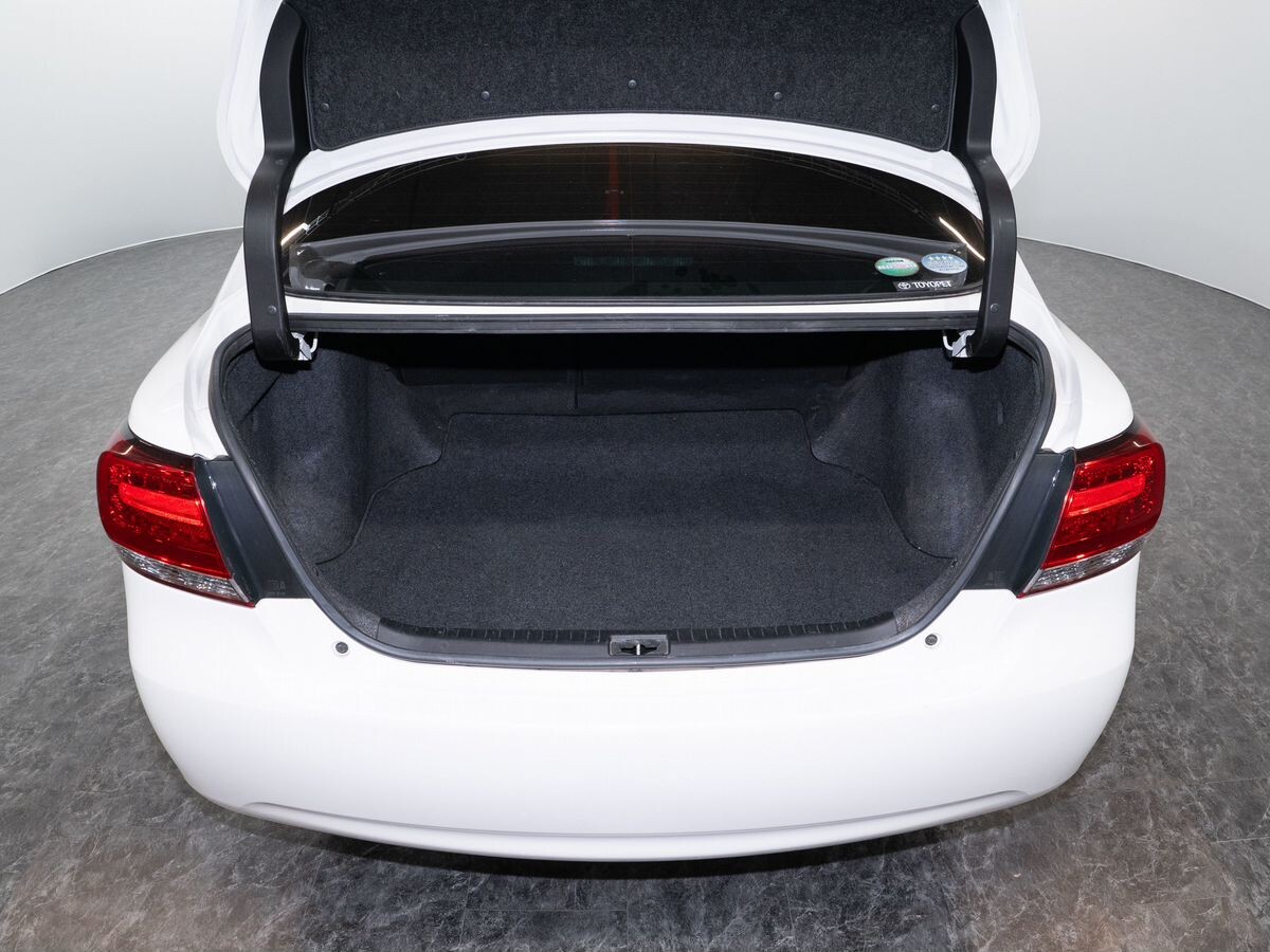 Toyota Premio 2019 - фото автомобиля