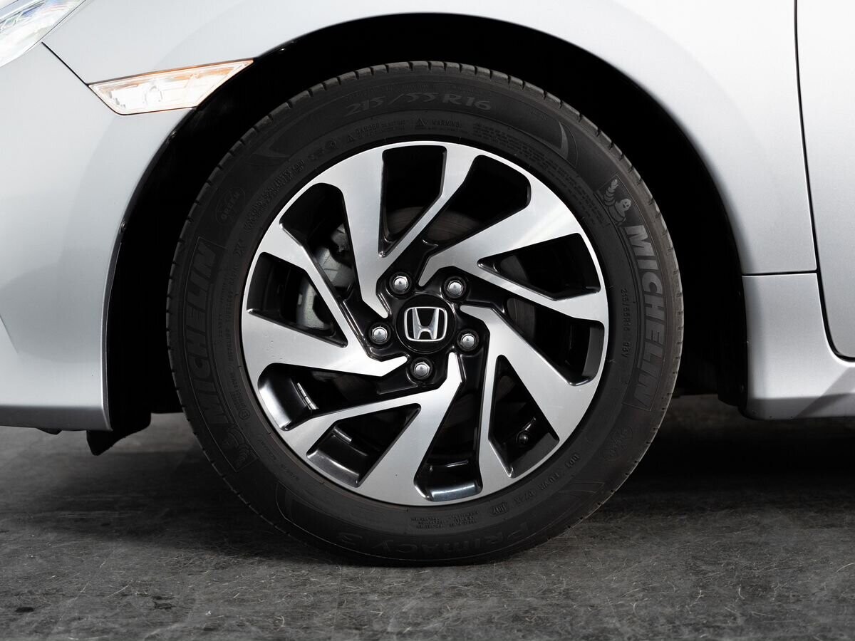 Honda Civic 2018 - фото автомобиля