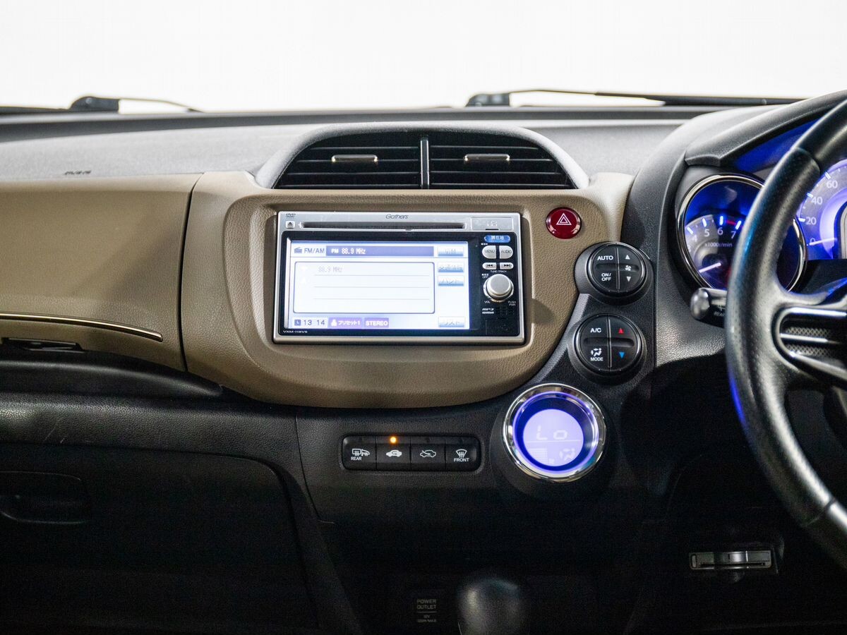 Honda Fit Shuttle 2012 - фото автомобиля