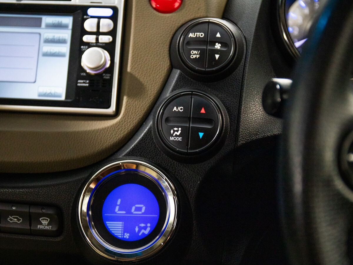 Honda Fit Shuttle 2012 - фото автомобиля