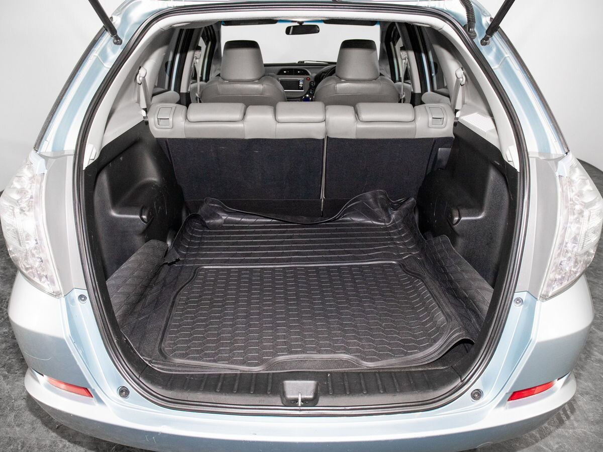 Honda Fit Shuttle 2012 - фото автомобиля