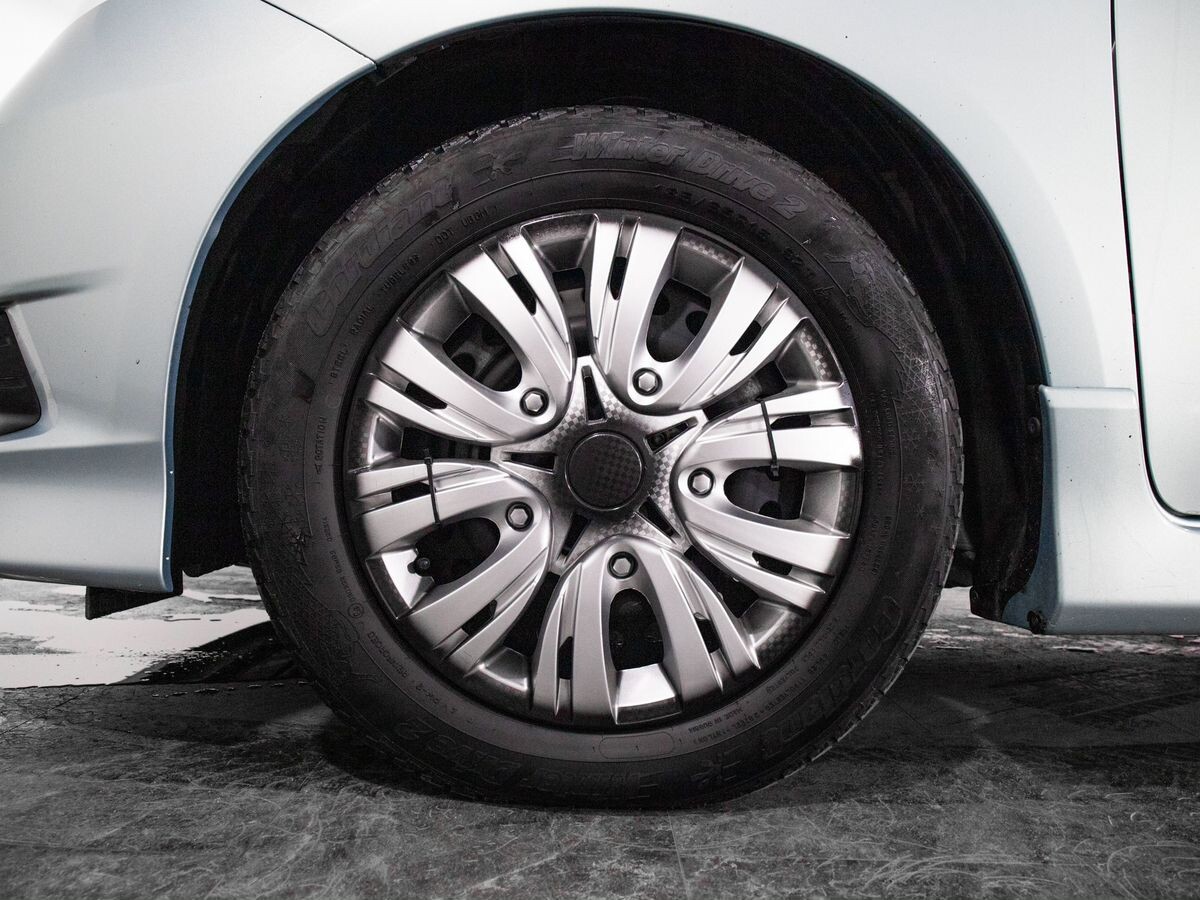 Honda Fit Shuttle 2012 - фото автомобиля