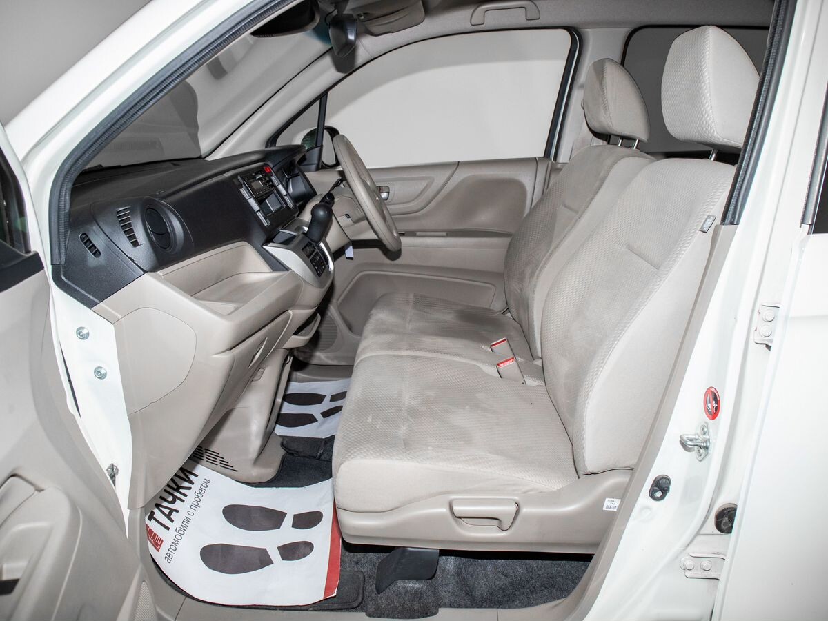 Honda N-WGN 2018 - фото автомобиля