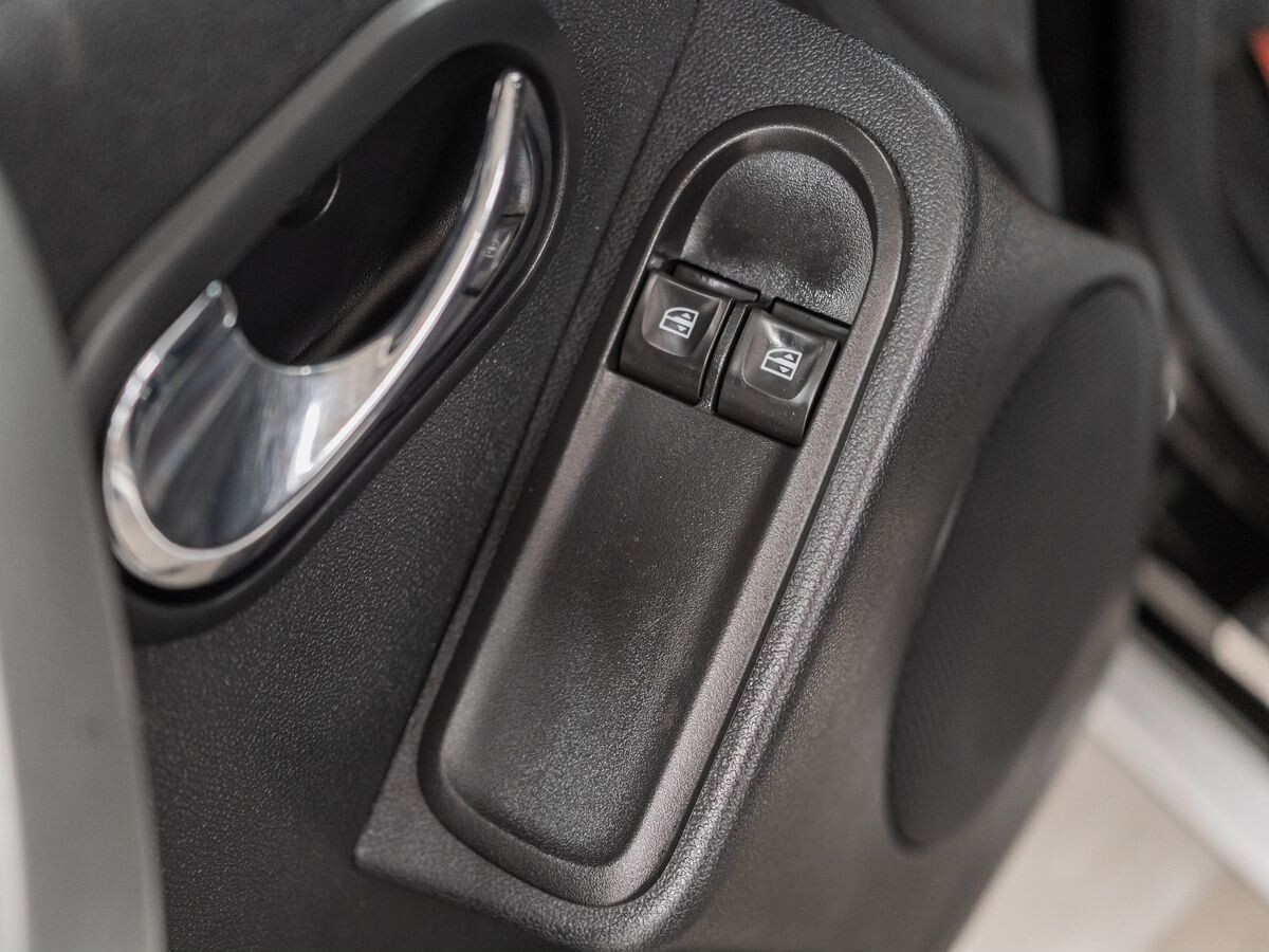 Nissan Terrano 2017 - фото автомобиля