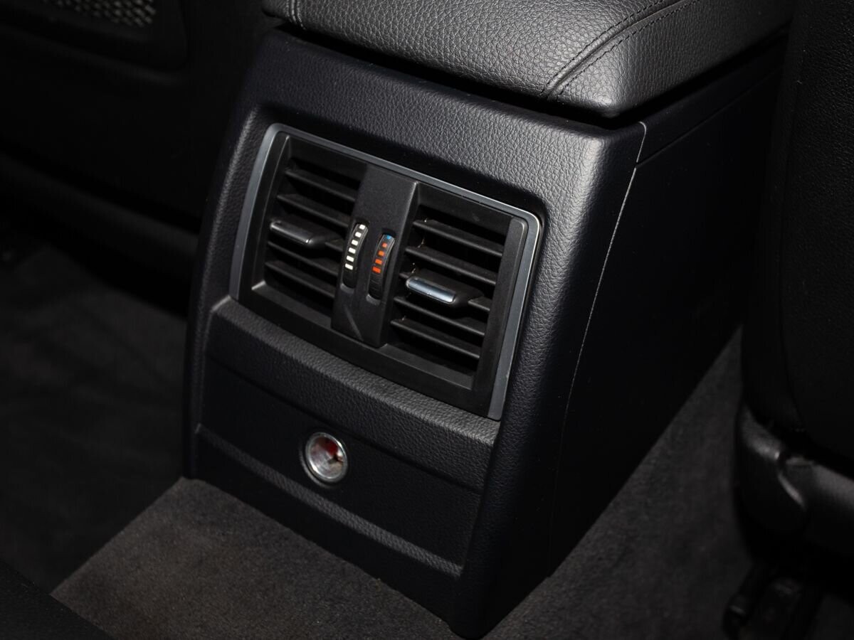 BMW 3 серии 2017 - фото автомобиля