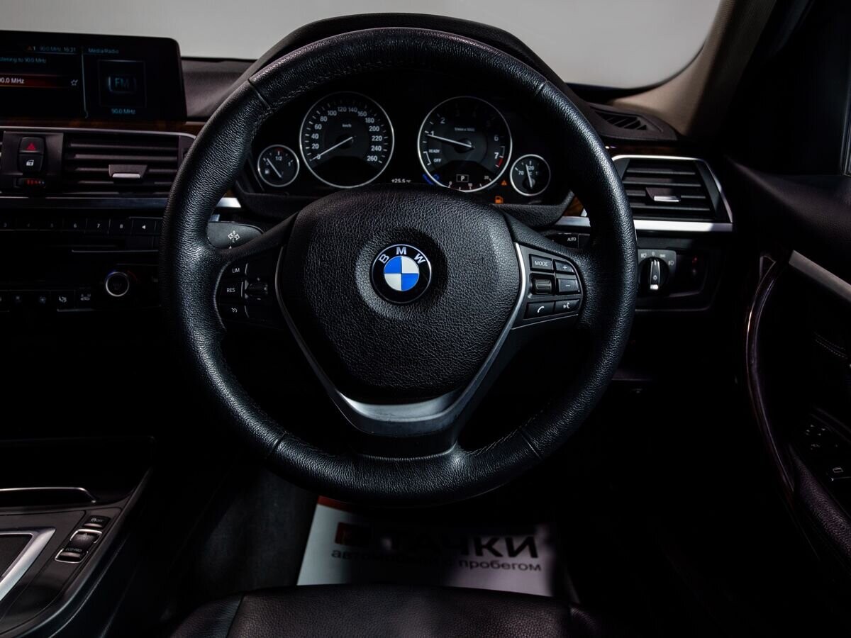 BMW 3 серии 2017 - фото автомобиля