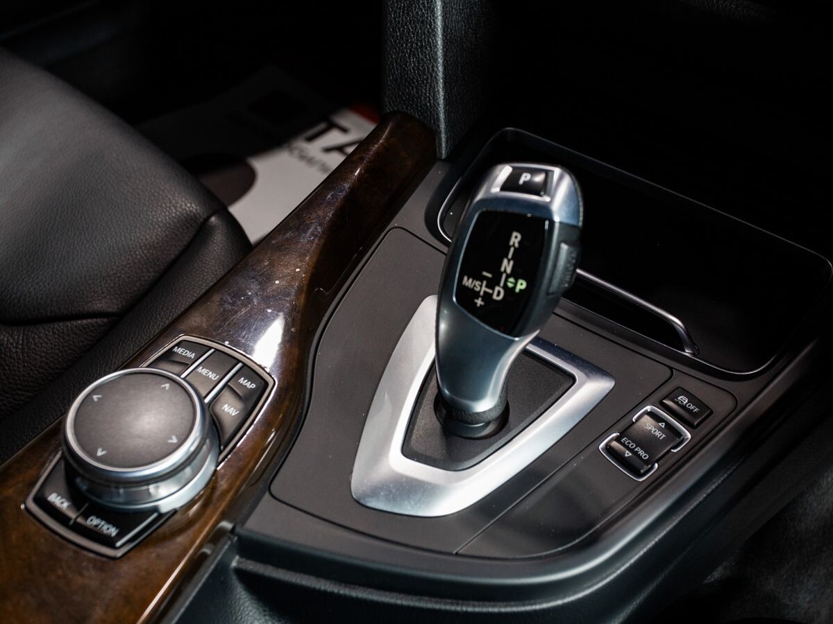 BMW 3 серии 2017 - фото автомобиля