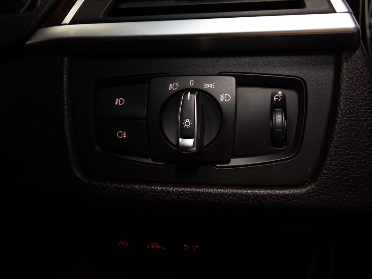 BMW 3 серии 2017 - фото автомобиля