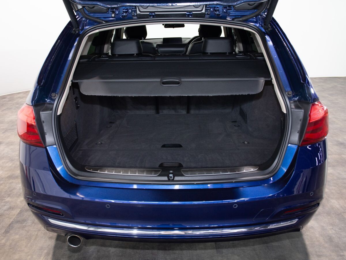 BMW 3 серии 2017 - фото автомобиля