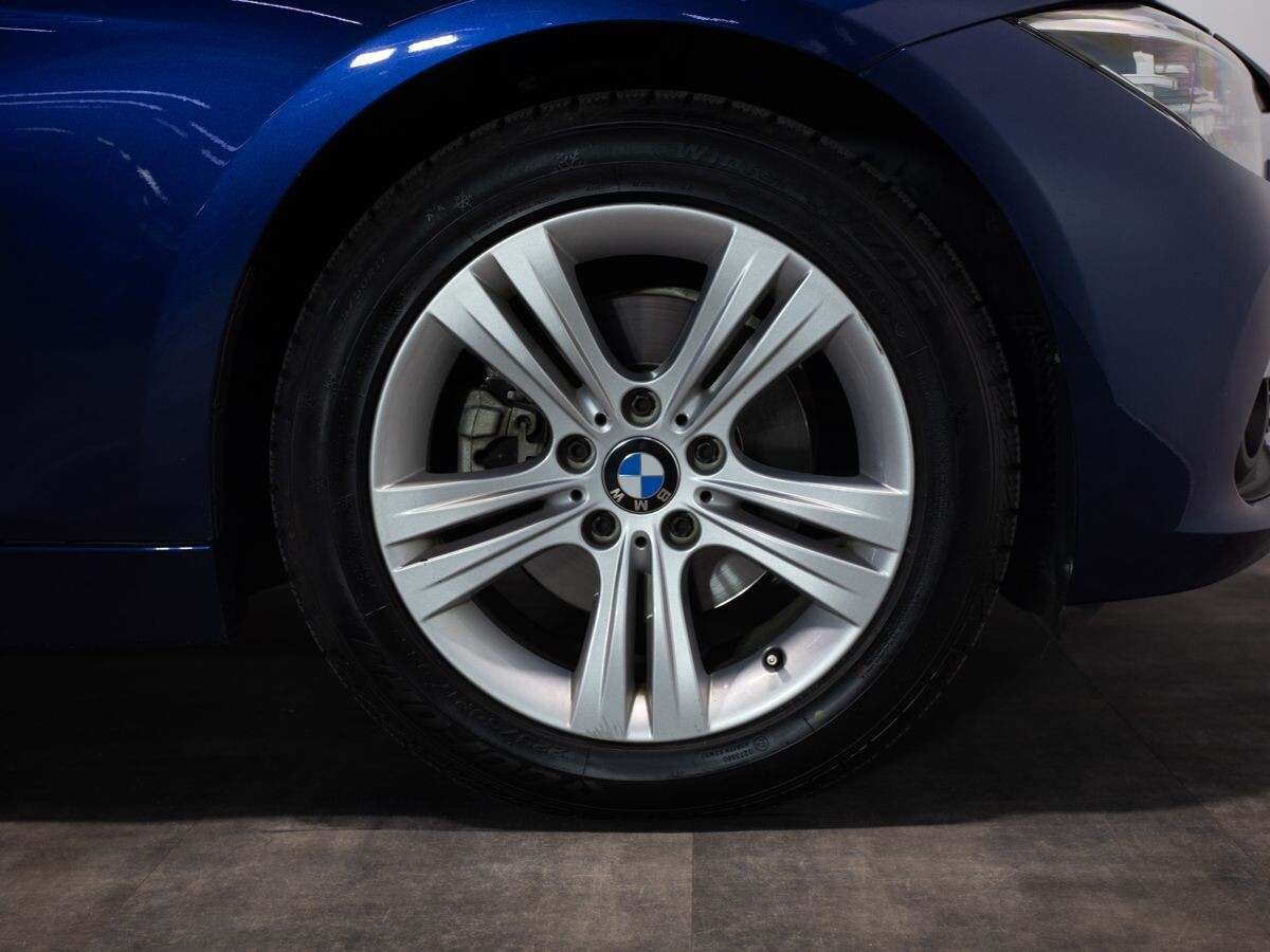 BMW 3 серии 2017 - фото автомобиля