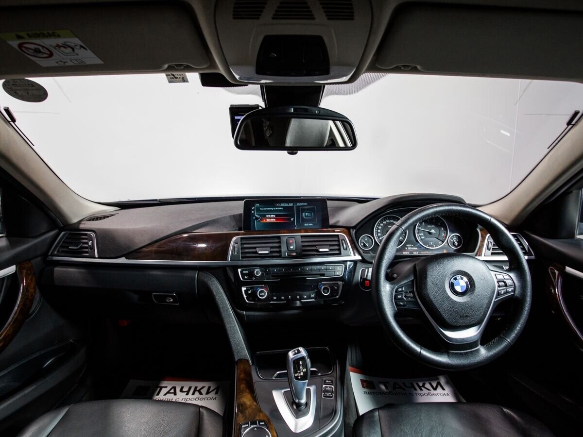 BMW 3 серии 2017 - фото автомобиля