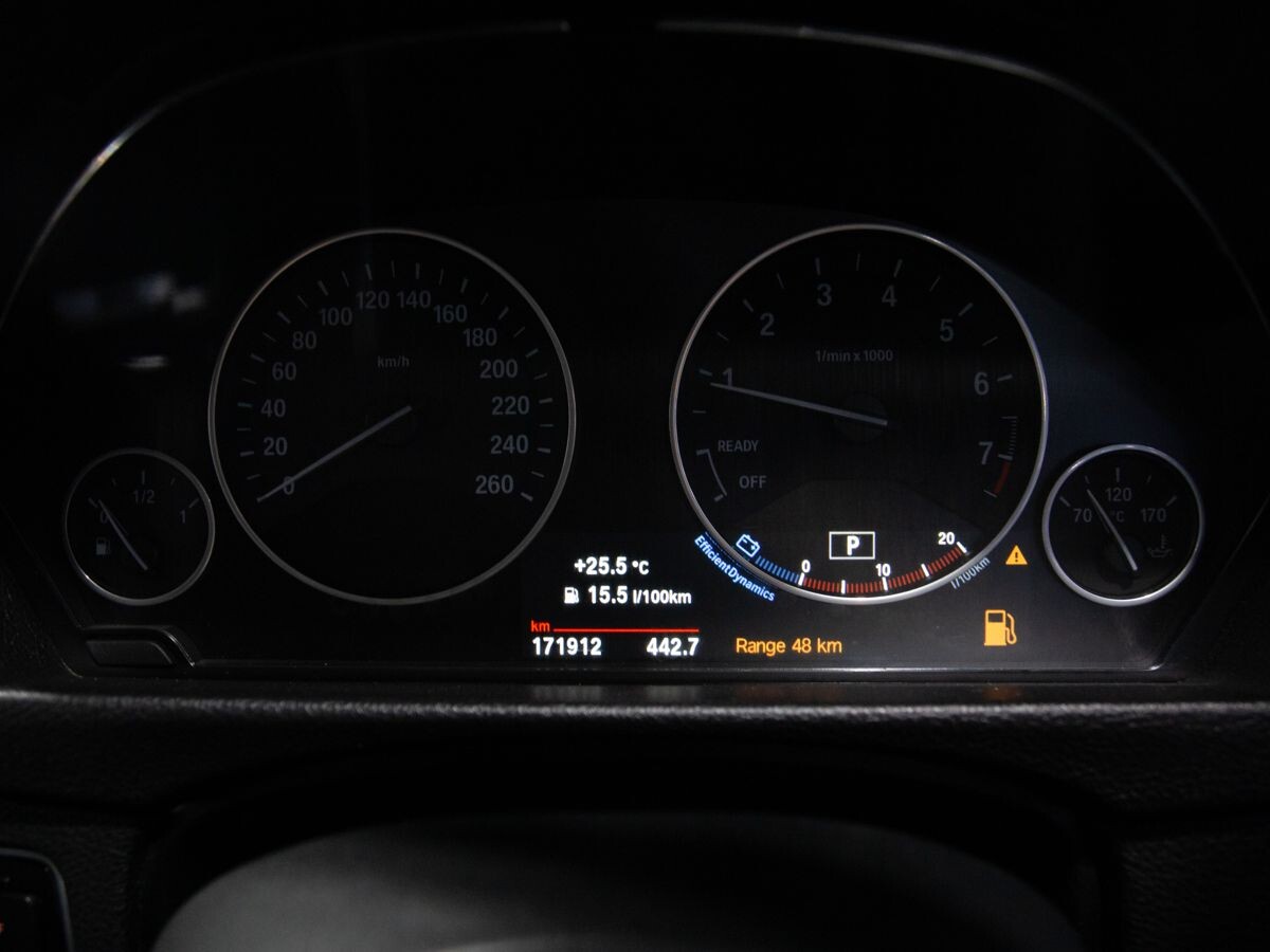 BMW 3 серии 2017 - фото автомобиля