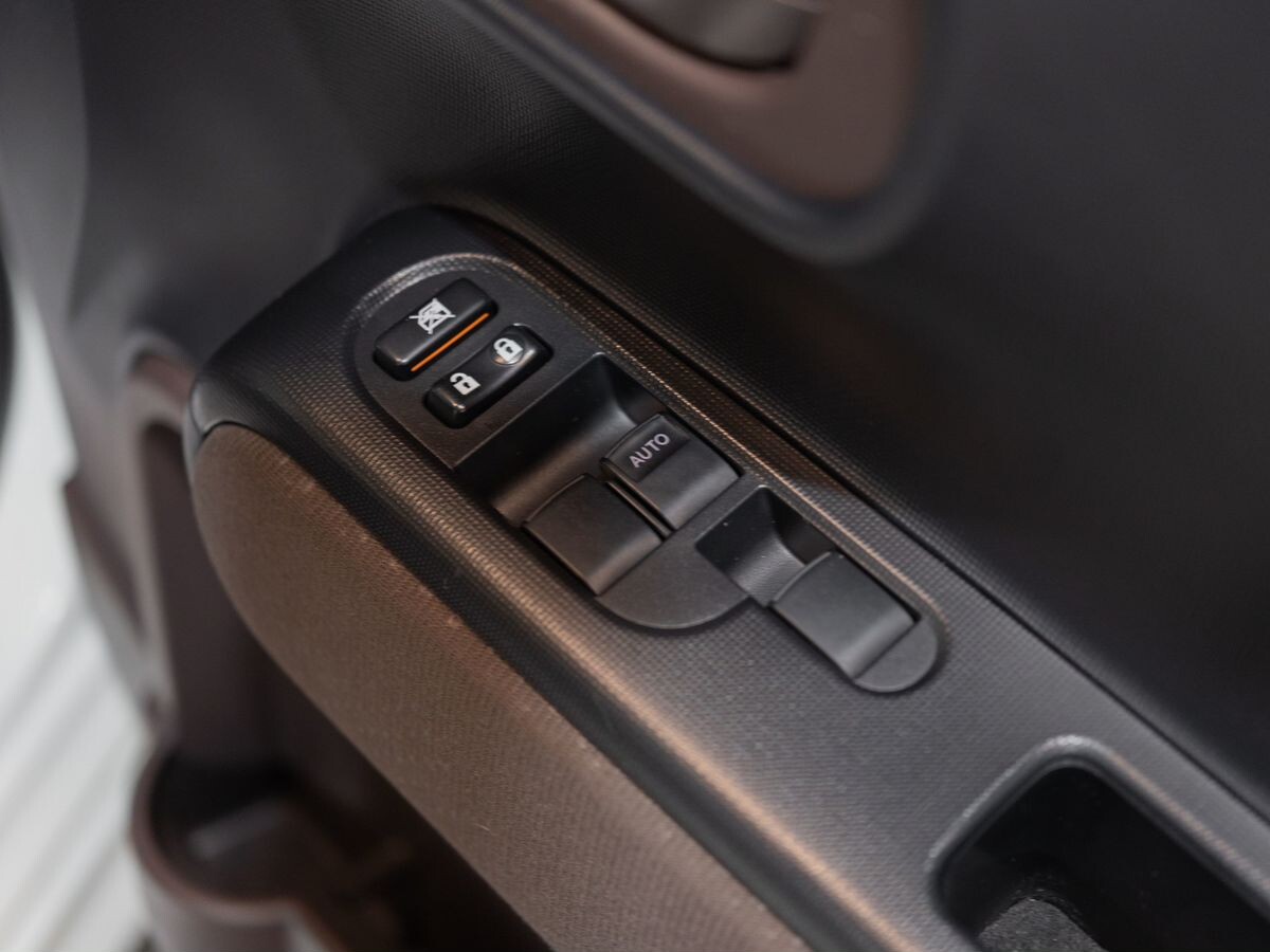 Toyota Spade 2012 - фото автомобиля