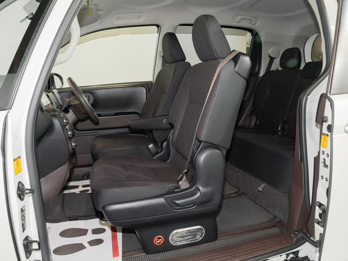 Toyota Spade 2012 - фото автомобиля