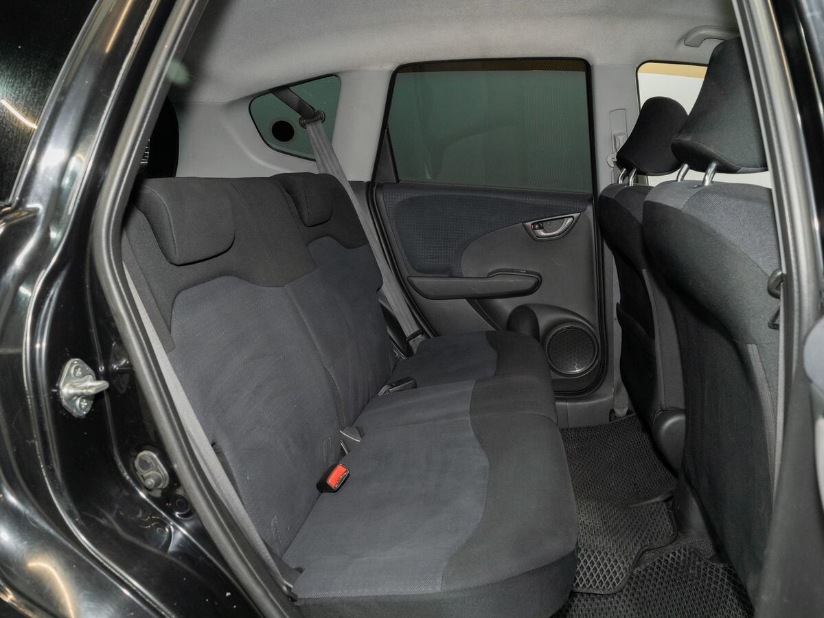 Honda Fit 2010 - фото автомобиля