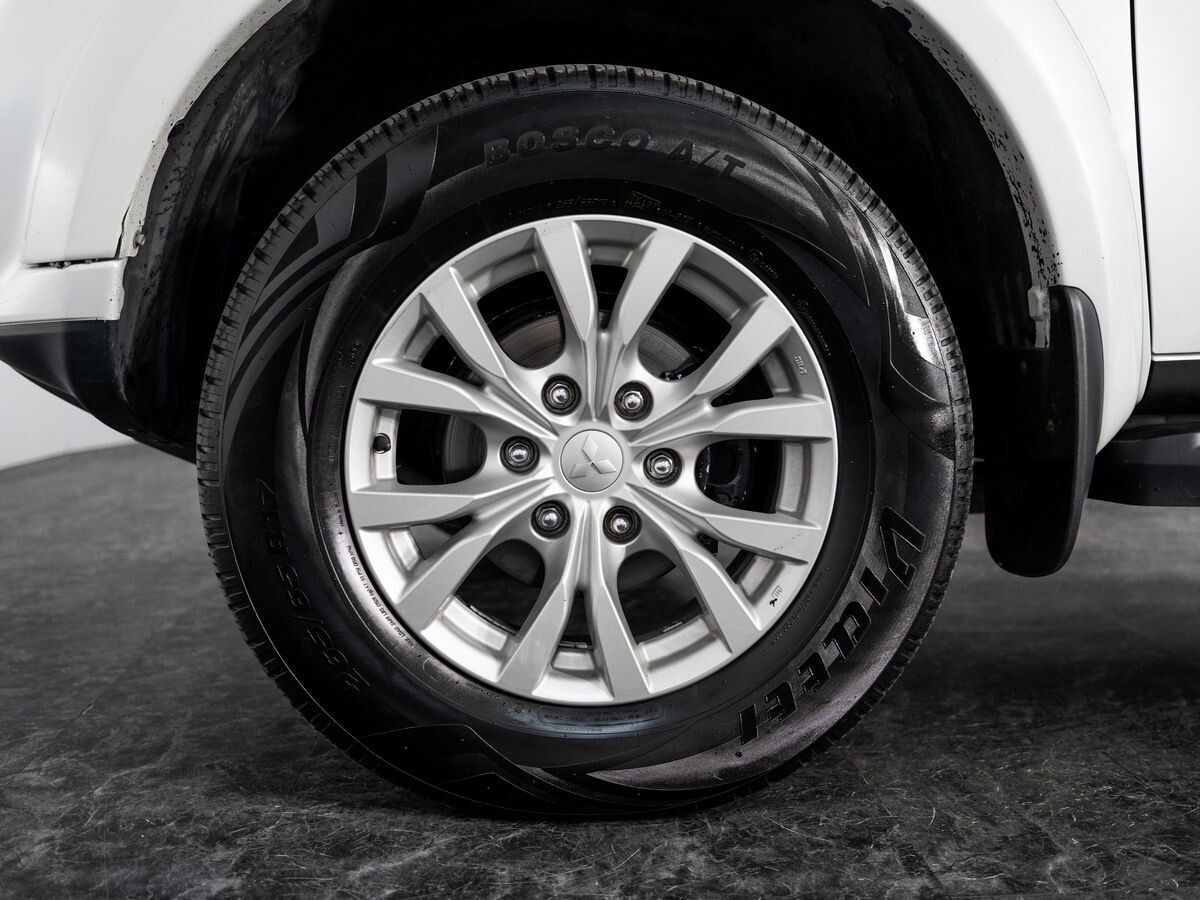 Mitsubishi Pajero Sport 2014 - фото автомобиля