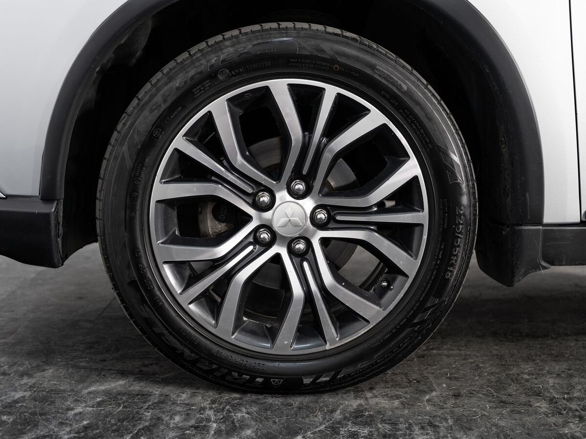 Mitsubishi Outlander 2015 - фото автомобиля