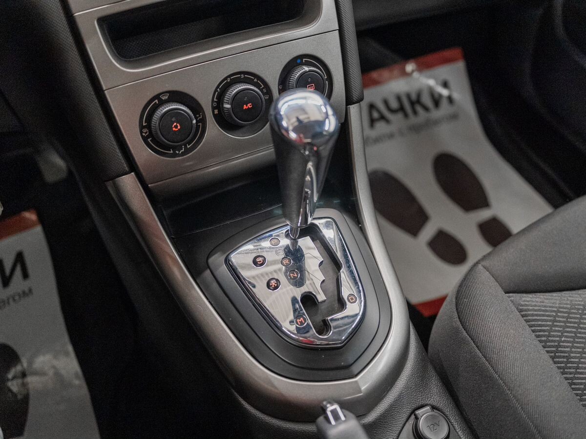 Peugeot 308 2012 - фото автомобиля