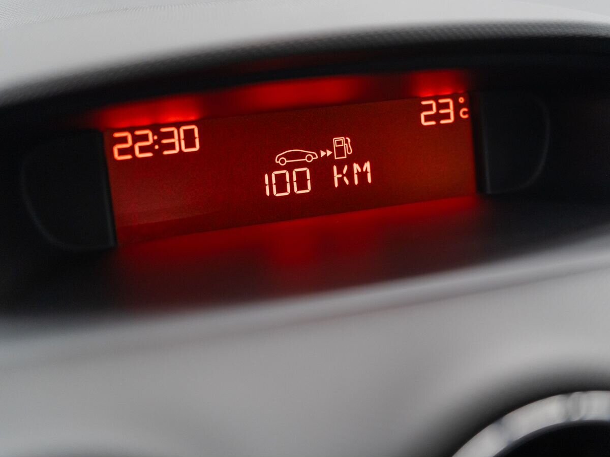 Peugeot 308 2012 - фото автомобиля