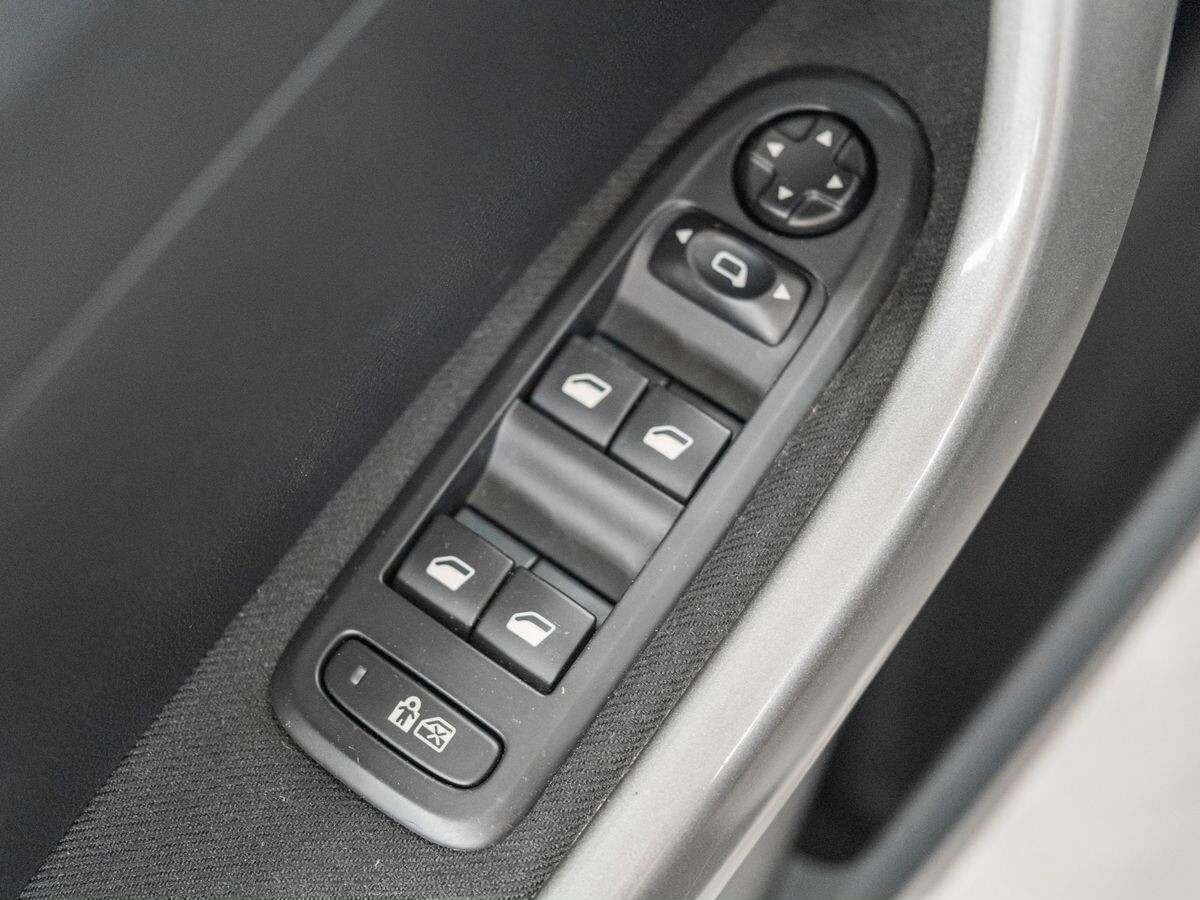 Peugeot 308 2012 - фото автомобиля