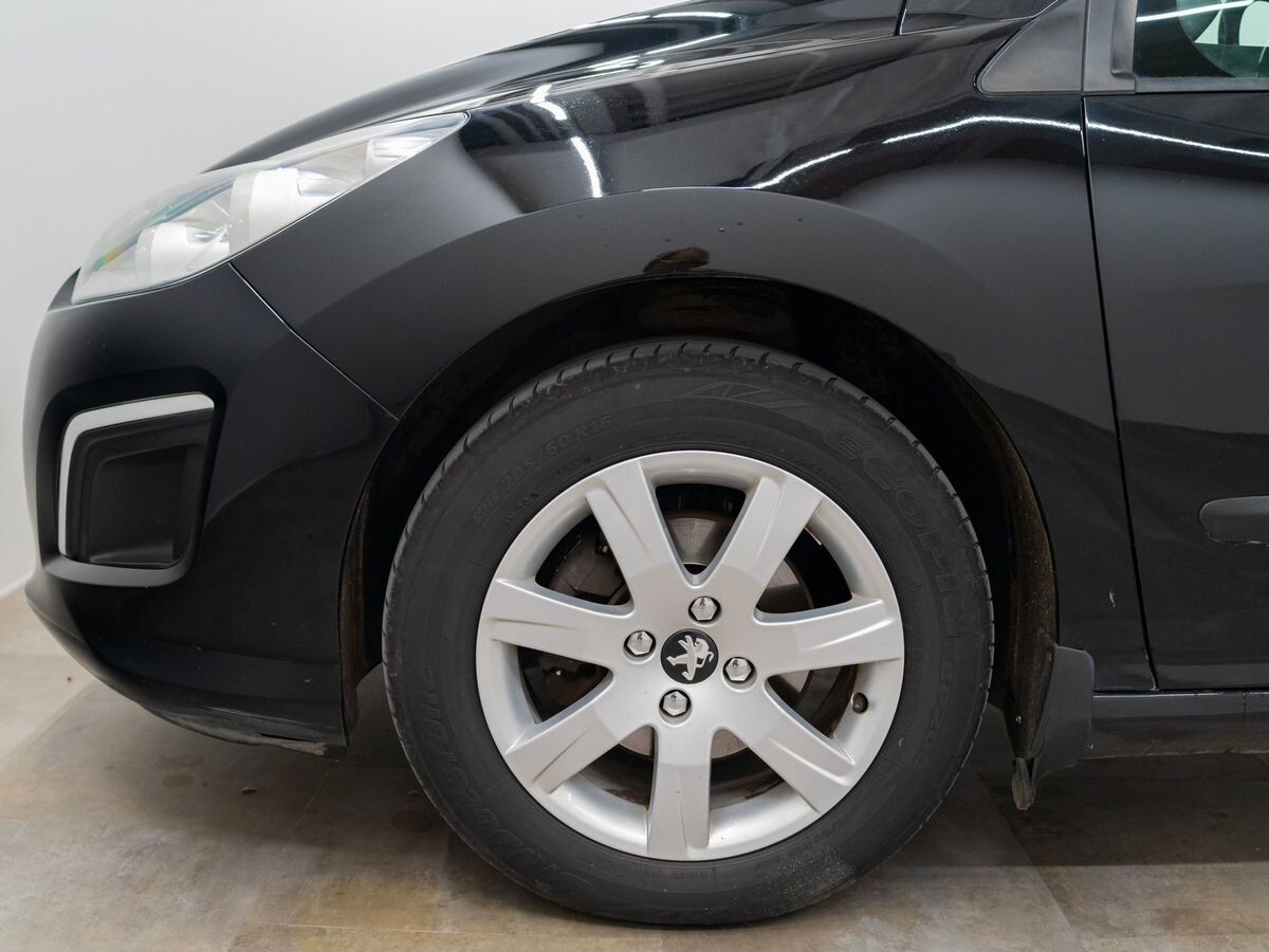 Peugeot 308 2012 - фото автомобиля