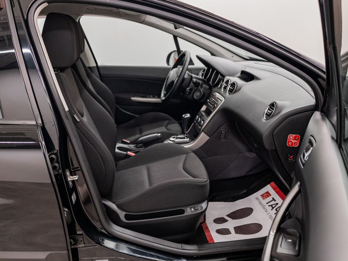 Peugeot 308 2012 - фото автомобиля