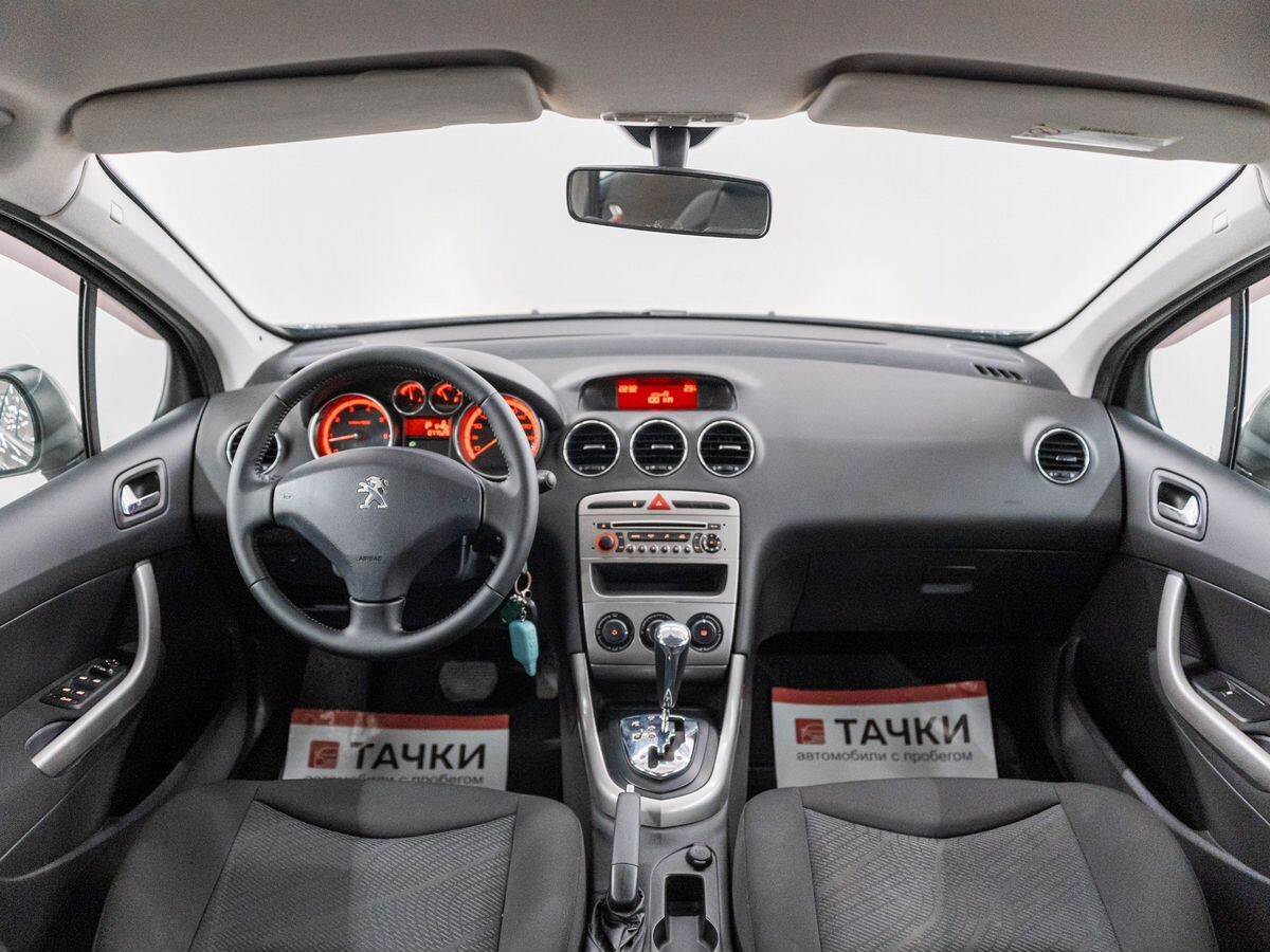 Peugeot 308 2012 - фото автомобиля