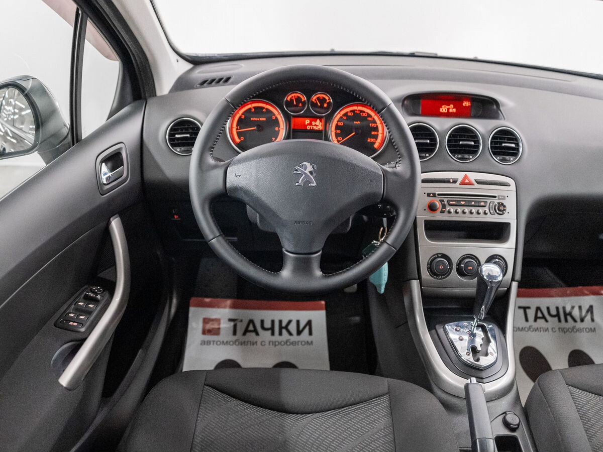 Peugeot 308 2012 - фото автомобиля