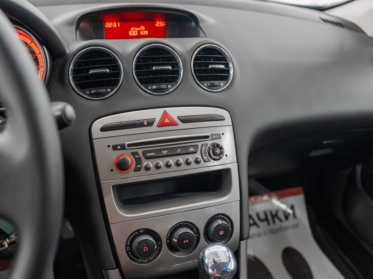 Peugeot 308 2012 - фото автомобиля