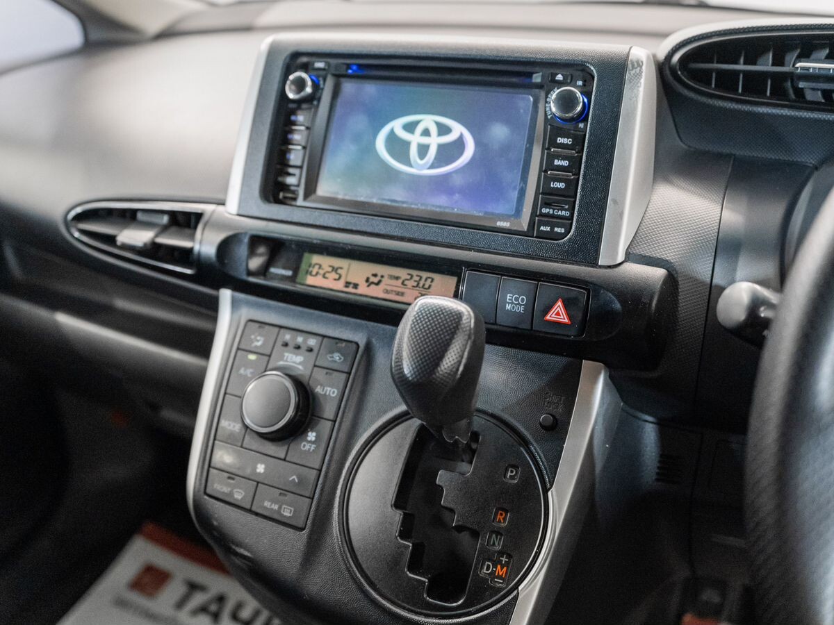 Toyota Wish 2009 - фото автомобиля