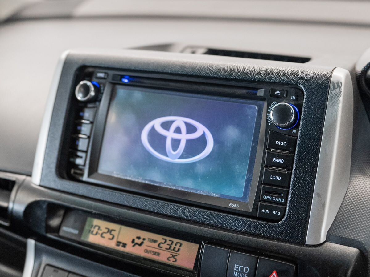 Toyota Wish 2009 - фото автомобиля