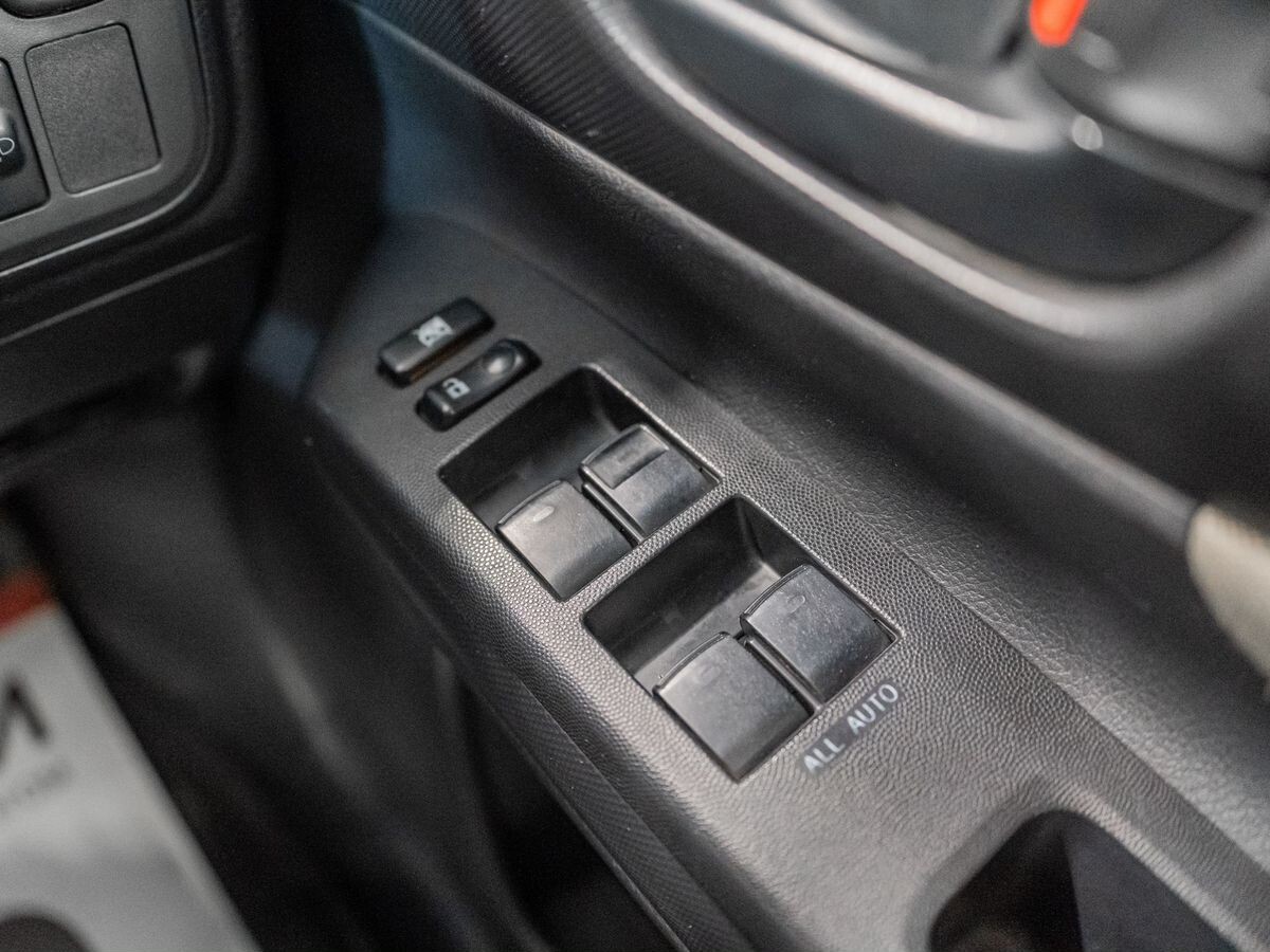 Toyota Wish 2009 - фото автомобиля