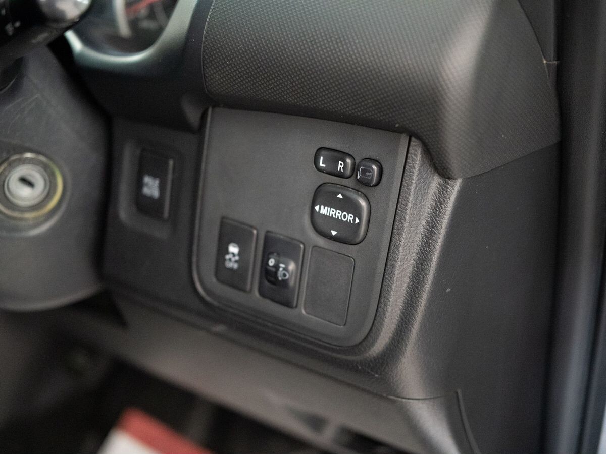 Toyota Wish 2009 - фото автомобиля