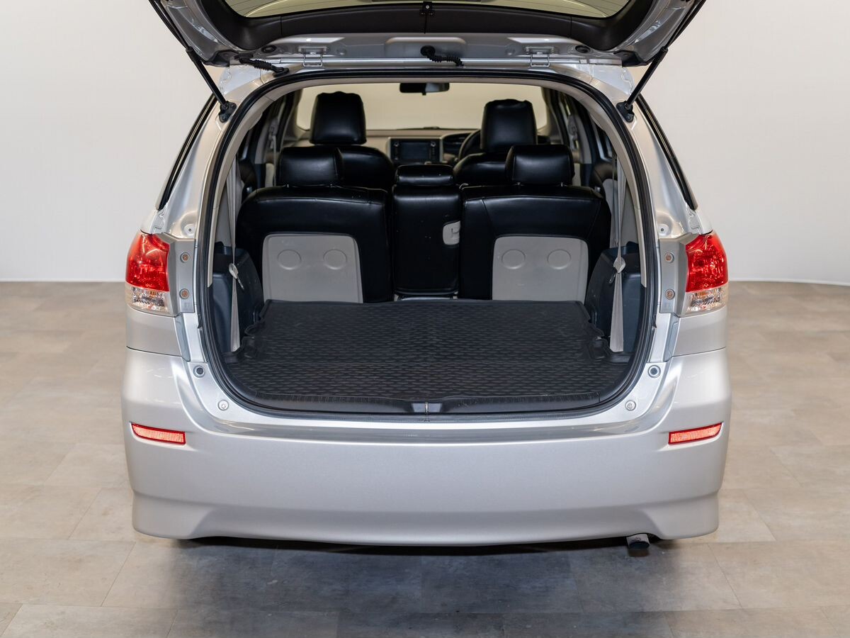 Toyota Wish 2009 - фото автомобиля