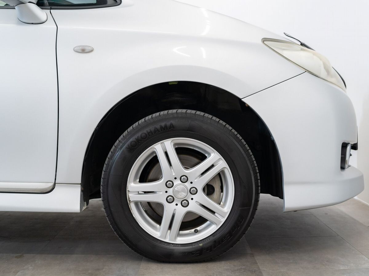 Toyota Wish 2009 - фото автомобиля