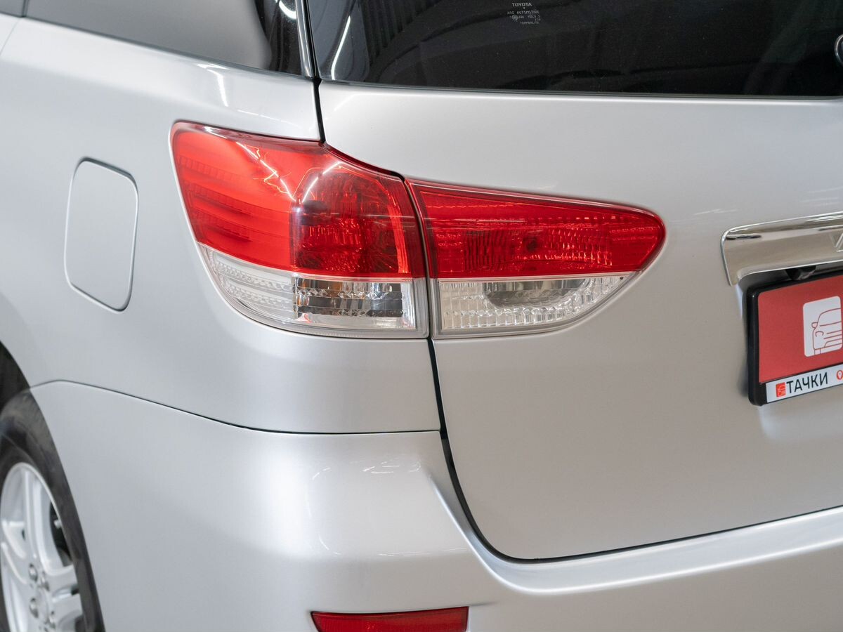 Toyota Wish 2009 - фото автомобиля