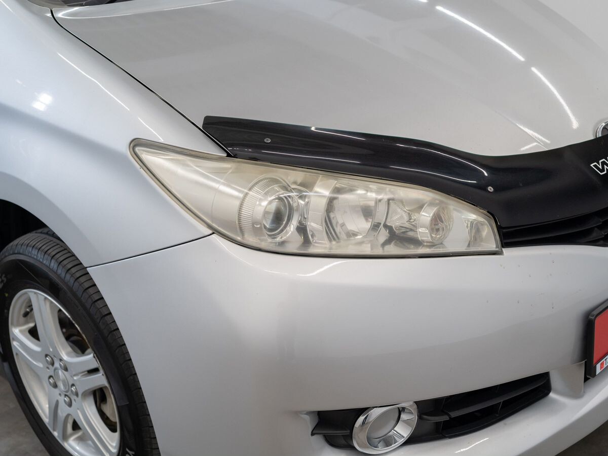 Toyota Wish 2009 - фото автомобиля