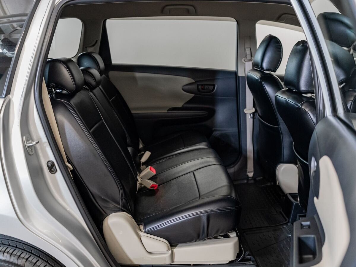 Toyota Wish 2009 - фото автомобиля