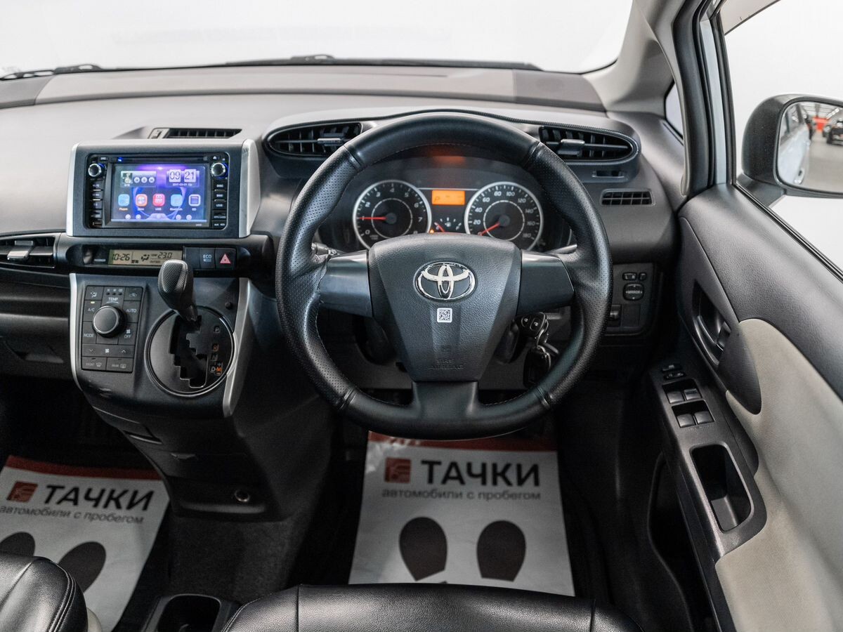 Toyota Wish 2009 - фото автомобиля